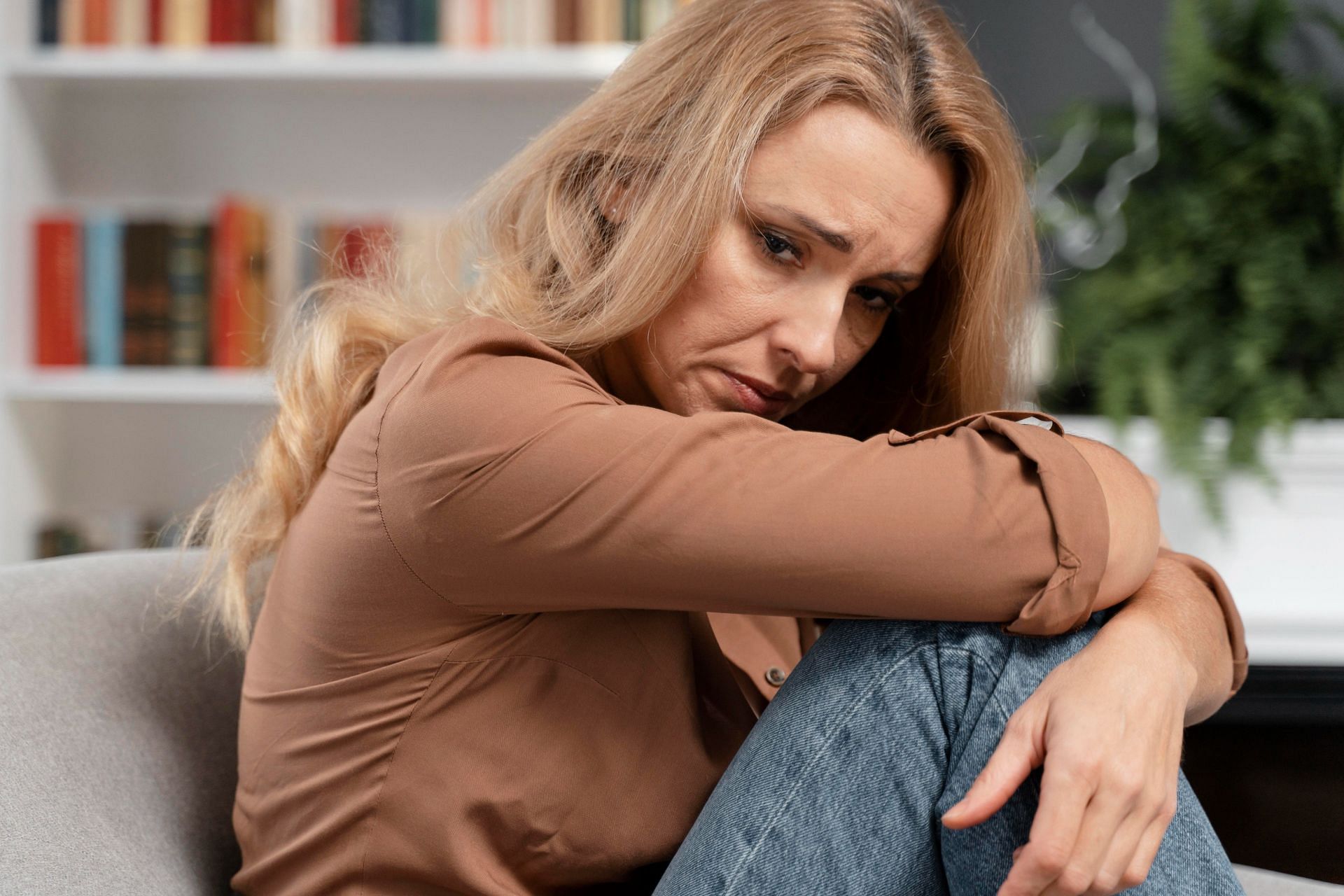 What is bipolar disorder and and what episodes can a person go through? (Image via Freepik/ Freepik)